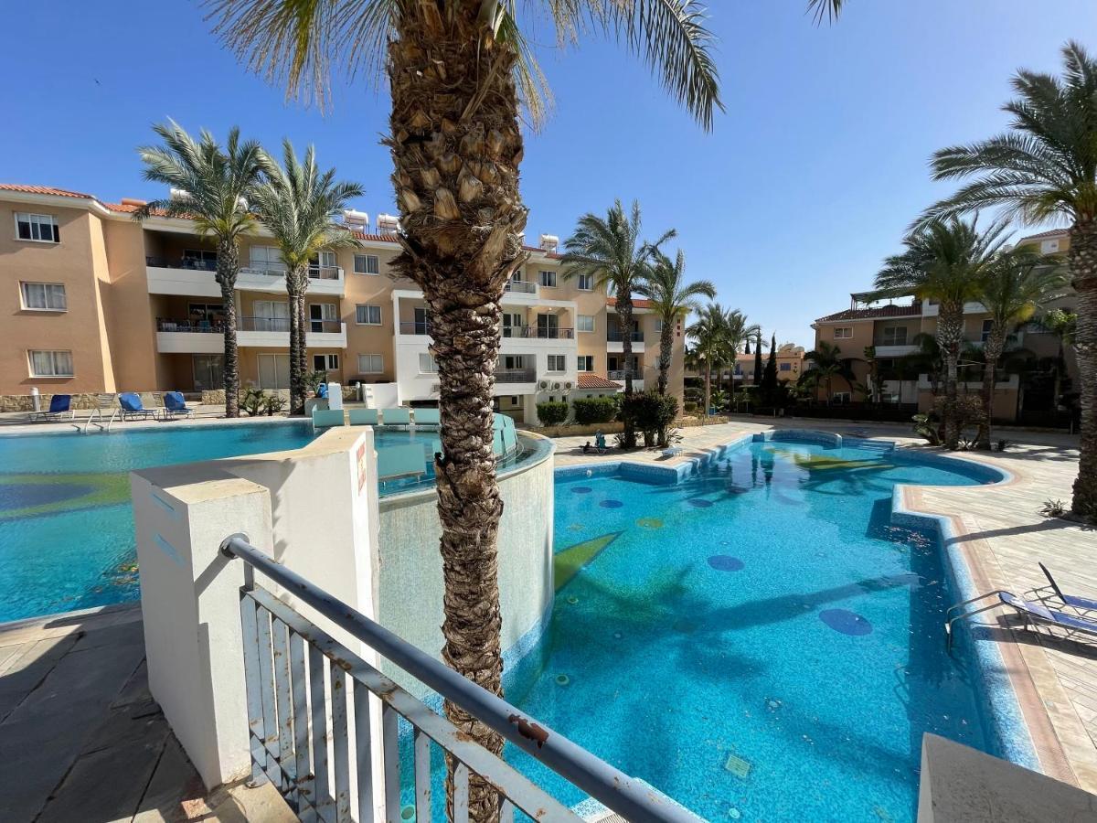 Iris Village Grand Apartment Paphos Luaran gambar
