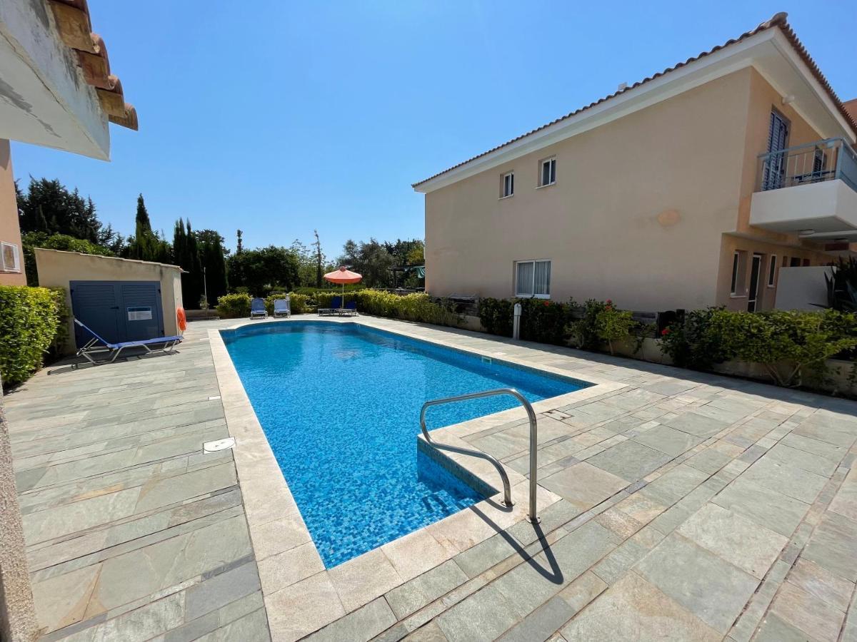Iris Village Grand Apartment Paphos Luaran gambar
