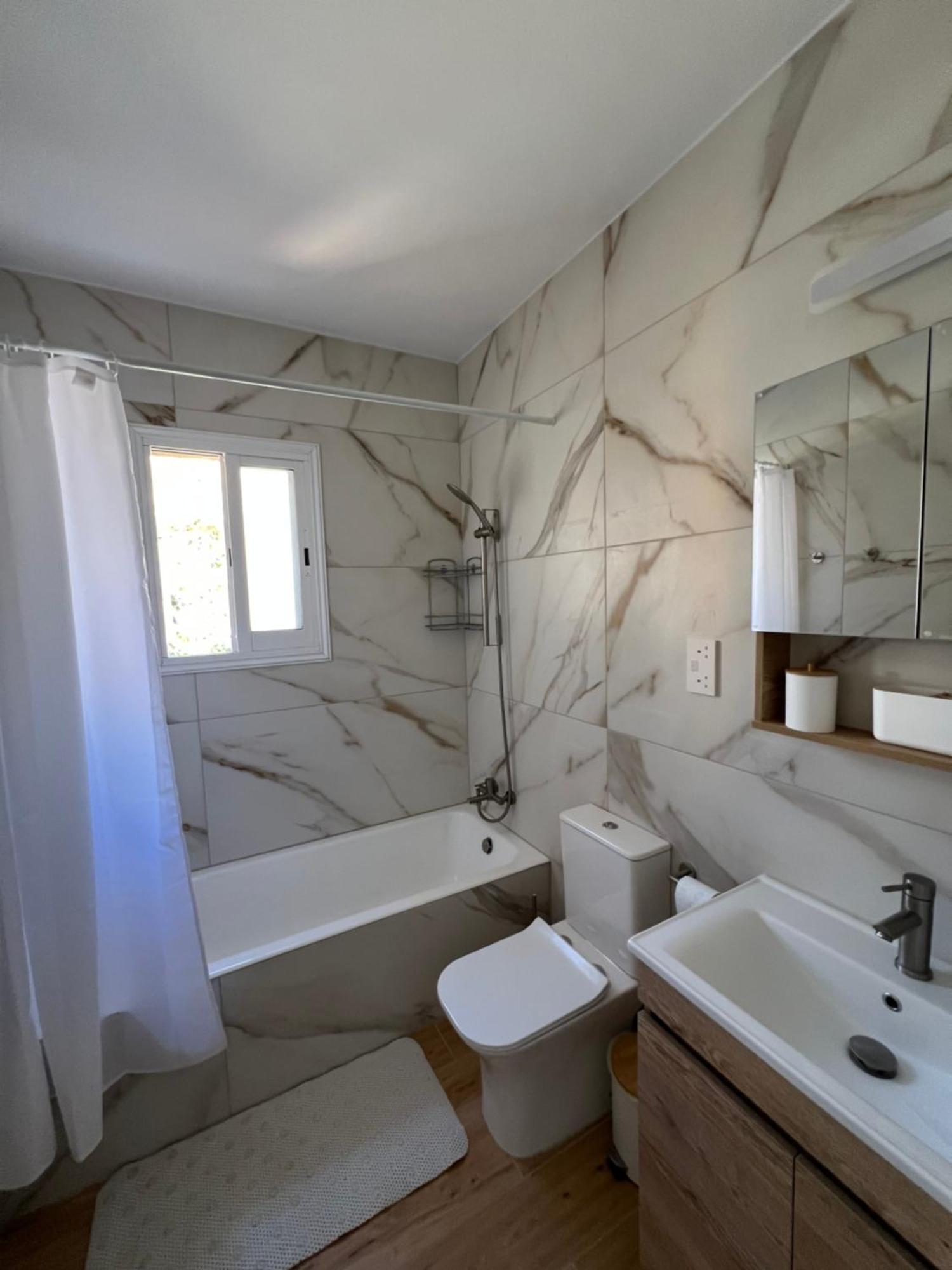 Iris Village Grand Apartment Paphos Luaran gambar